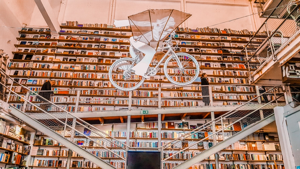 Bookshop "Livraria Ler Devagar". Lisboa, Portugal